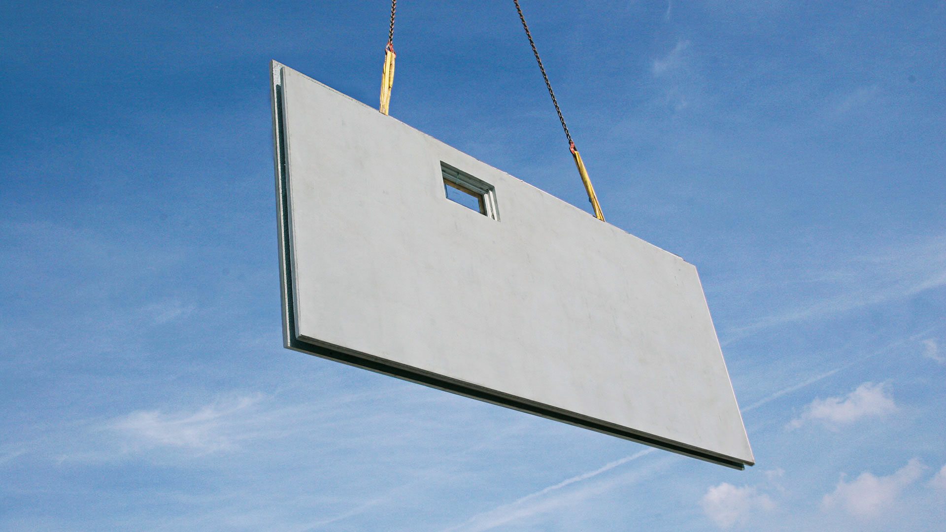 Betonfertigteile Transport mit Kran